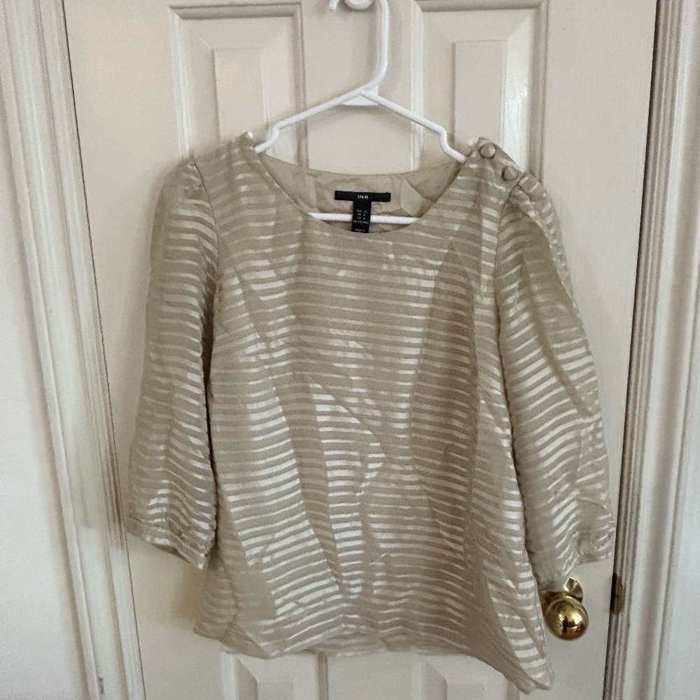 early 2010s H&M shirt pattern 3/4 sleeves beige cream with button details